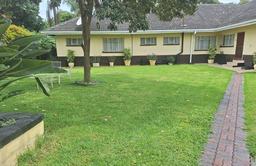 Harare House | Cosy 6 Bedroomed Guest House with a Jet Hot Tub and an Outdoor Swimming Pool