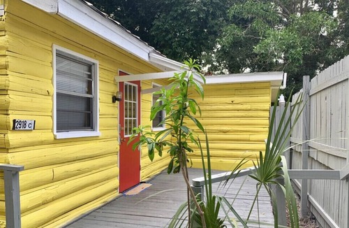 Southgate Cabin | Cosy log cabin close to Downtown and Beaches
