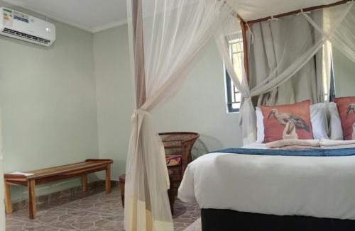 Lusaka Province Apartment | Cosy place along Zambezi River with Starlink Internet