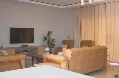 Harare House | Cosy Three Bedroom Haven with Homely Charm