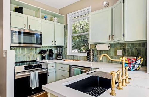 Cashiers Cottage | Cottage · Private Lake + Dock · Walk to Town