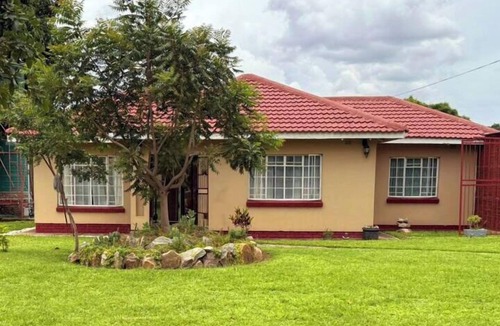 Harare Cottage | Cottage - Sleeps 4 - Pool - Near Airport