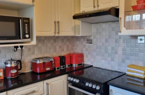 Harare House | Cottage - Sleeps 4 - Pool - Near Airport