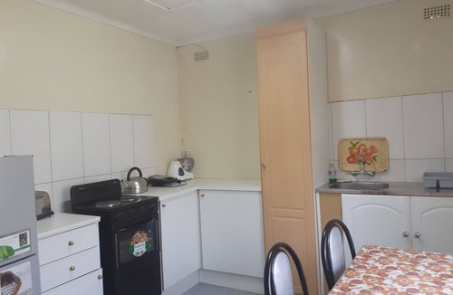 Harare House | Cottage Sleeps 4 with Pool