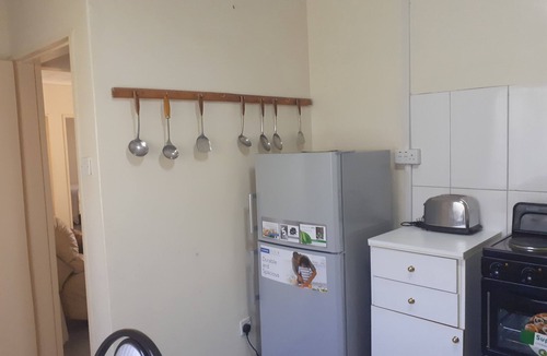 Harare House | Cottage Sleeps 4 with Pool