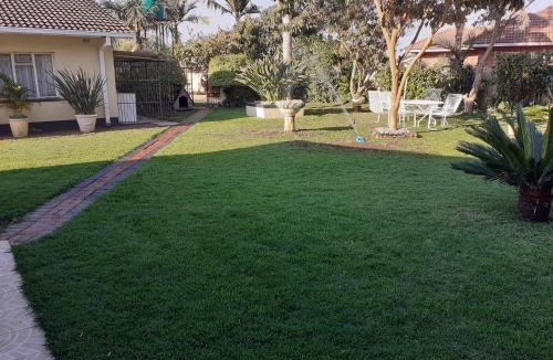Harare House | Cottage Sleeps 4 with Pool