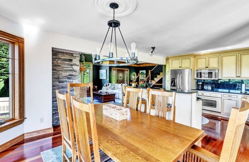Ellicottville House | Country Chateau’ with Hot Tub & Incredible Views on 15 Acres