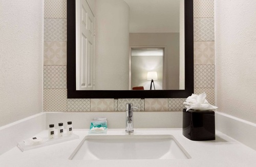 Medical Center District Hotel | Country Inn & Suites by Radisson, San Antonio Medical Center, TX