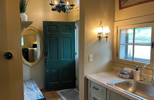 Montpelier Cottage | Countryside Cottage with Sauna and Fireplace