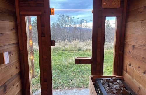 Montpelier Cottage | Countryside Cottage with Sauna and Fireplace
