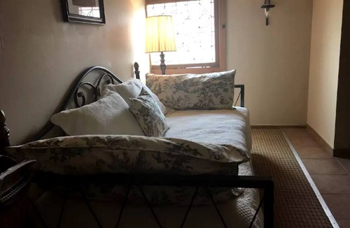 Townsend Cabin | Cozily Furnished Getaway with Wi-Fi along the Little River in Townsend, Tennessee