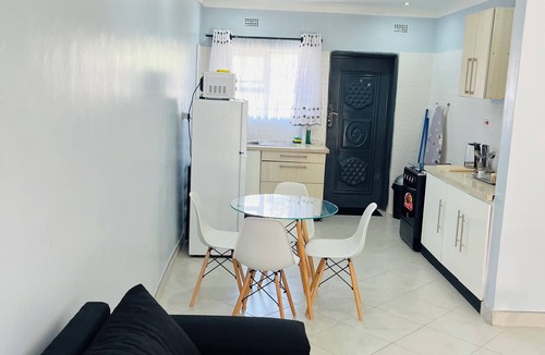 Mutare House | Cozy 2-bedroom 2-bathroom house in charming Mutare with luxury amenities.