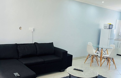 Mutare House | Cozy 2-bedroom 2-bathroom house in charming Mutare with luxury amenities.
