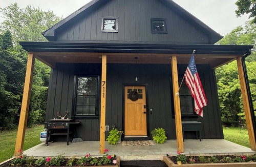 Mohnton House | Cozy 2-bedroom house in adorable Mohnton with AC