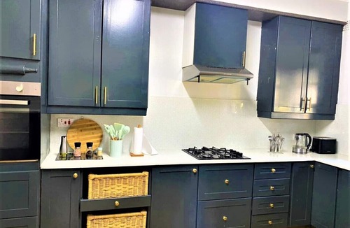 Bulawayo Apartment | Cozy 3 Bedroom House with unique bathrooms - 2084