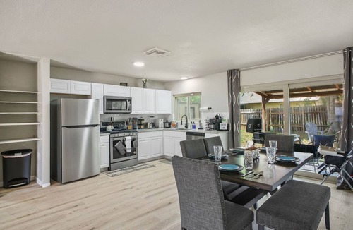 North San Antonio - SAT House | Cozy 3BR Home Family-friendly Near Attractions