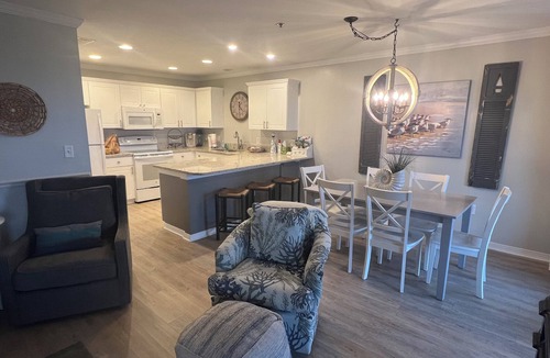 Gulf Place Condo | Cozy 4th Floor 2 BR/2 BA Condo in Gulf Place. Awesome view. Netflix included.