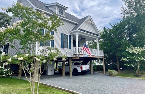 Cedar Neck House | Cozy Beach Cottage close to Bethany Beach! Dog Friendly!