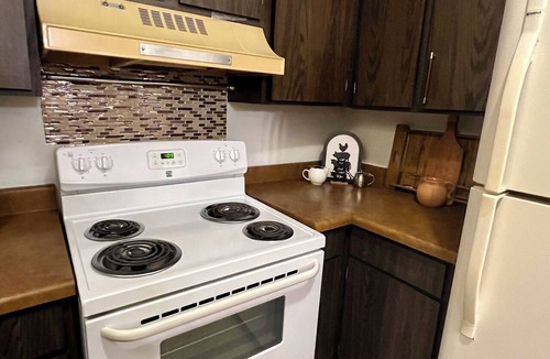 Northwest Los Angeles Heights Condo | Cozy Boho Condo 2 Beds 1 Bathroom 15 min from Downtown, Riverwalk, Pearl