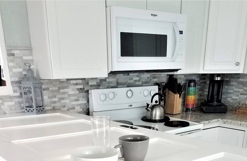 Snohomish Cottage | Cozy Cady Cottage walk to antiques, restaurants, and centennial trail