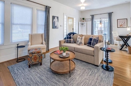 Alta Vista House | Cozy & Charming SA Getaway- close to Downtown!