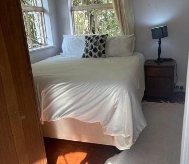 Harare East Apartment | Cozy Ensuite by the Pool near Sam Levys