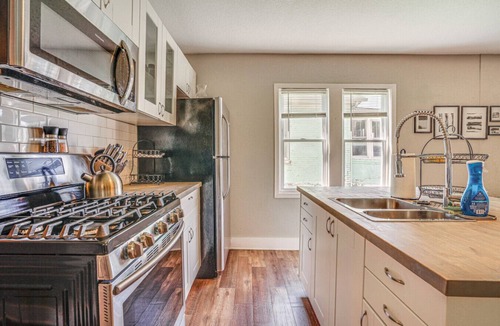Northeast Minneapolis House | Cozy Grand Street Property in the Heart of Minneapolis