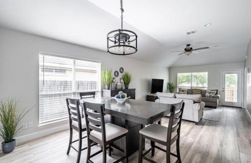 Southside House | Cozy large home near Lackland AFB, Perfect Stay