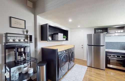 Olmos Park House | Cozy, modern home to get away!