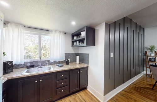 Olmos Park House | Cozy, modern home to get away!