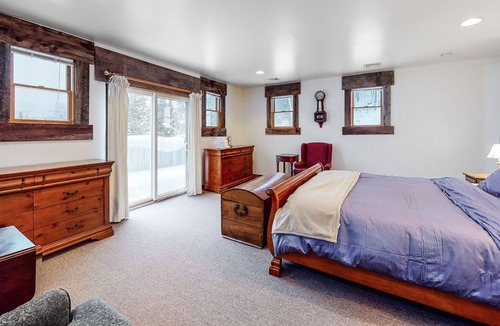 Granville House | Cozy mountain-view retreat abutting the National Forest with views from deck