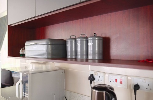Harare House | Cozy Suburban Home with big pool, <5 minutes to City, Avondale/Groombridge shops