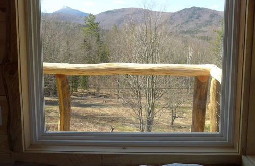 Waterbury Cabin | Cozy warm treehouse with Amazing views! Winter Paradise! Hike from cabin
