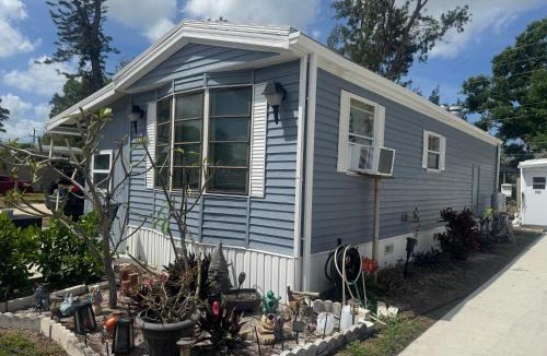 Bayshore Gardens House | Cozy well loved and lived in vacation home