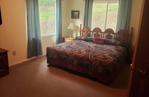 Wolf Creek House | Creekside Mountain Retreat