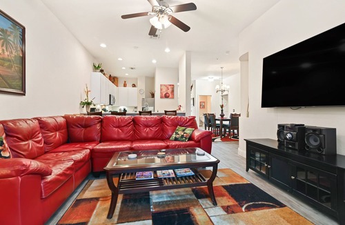 Hillcrest Estates Villa | Cristina's Tropical Villa/Just Minutes to Disney!