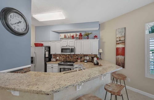 Avalon Beach Estates Condo | Crystal View 103 Ground Floor, 3/3 Beach Service
