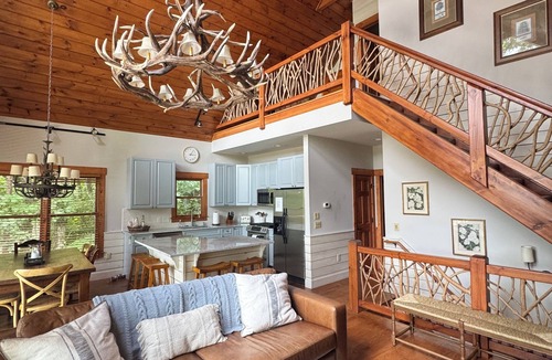 Cashiers House | Custom Built Mountain Home on 4 Acres - 5 Miles from Old Edwards Inn