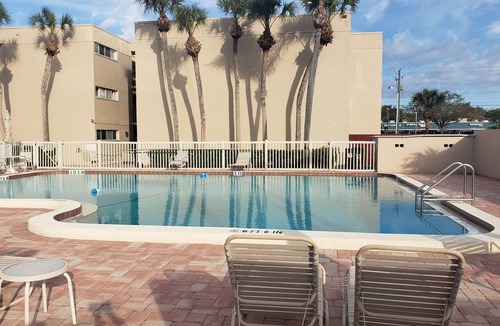 Ridge Wood Heights Apartment | Cute condo. 5 mile to Siesta beach , Swimming pool.
