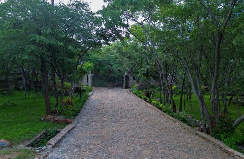 Darwendale House | Darwendale Madhuva lodge for one