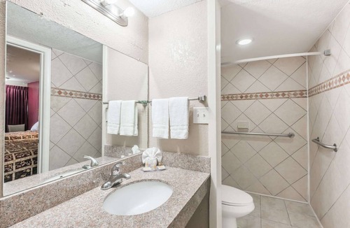 San Antonio Hotel | Days Inn by Wyndham San Antonio Splashtown/ATT Center