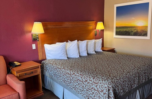 San Antonio Hotel | Days Inn by Wyndham San Antonio Splashtown/ATT Center