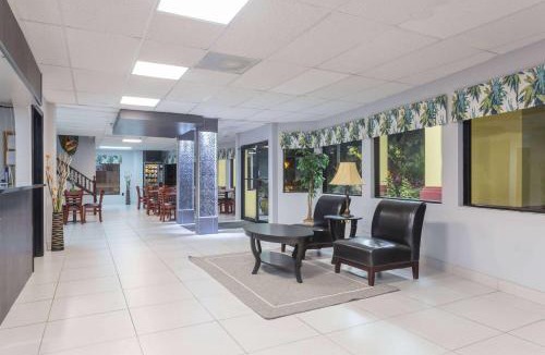 Sarasota Hotel | Days Inn by Wyndham Sarasota I-75