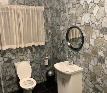 Chinhoyi House | Denzels Guesthouse