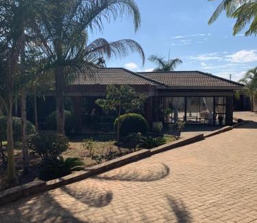 Chinhoyi House | Denzels Guesthouse