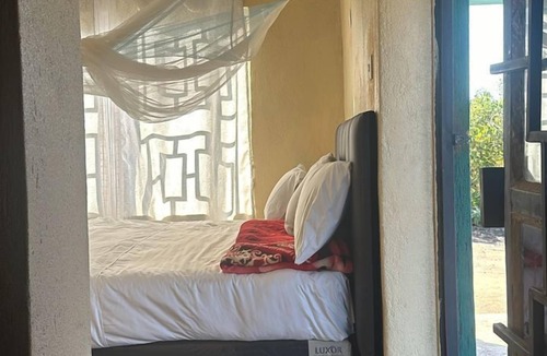 Mfuwe Cabin | Dewclaw Baobob Safari Lodge