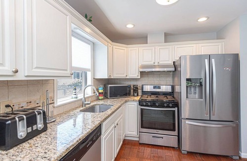 Little Salisbury House | Dog-Friendly house. Luxury 2-story, 3 bedrooms plus den house with free WiFi, linen included, backyard for pet friendly, located in a family-friendly neighborhood on the bayside just a few blocks from the beach!