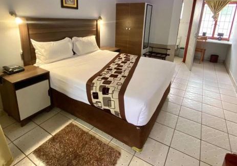 Maun House | Dolar Lodges & Tours