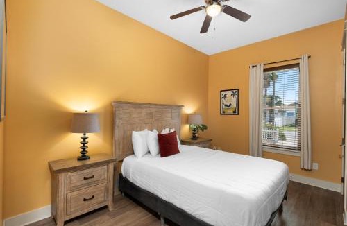 Crystal Beach House | Dolphins Cottage by Newman-Dailey
