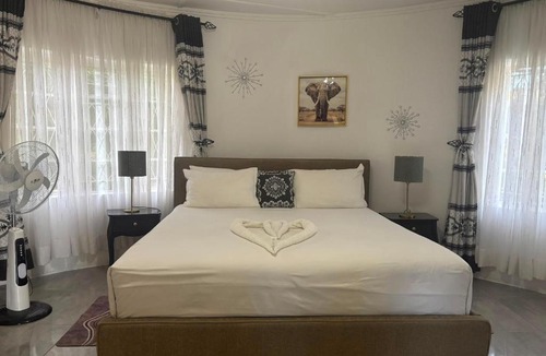 Masvingo Cabin | Dopiro Lodge and Gardens